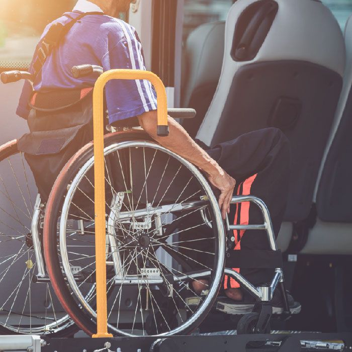 輪椅升降設備交通車